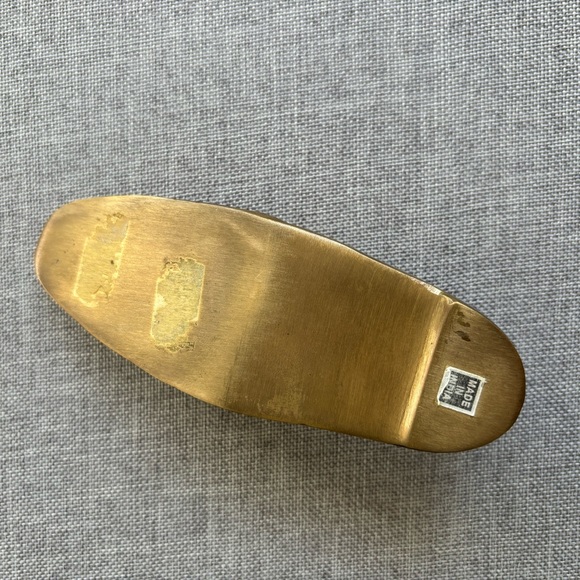 Vintage Brass Engraved Handcrafted Shoe Shape Ashtray, Paperweight, Collectible - Picture 3 of 8